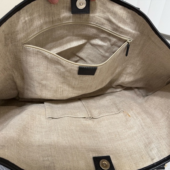 Gucci Black Textured Leather Handbag - Picture 9 of 13